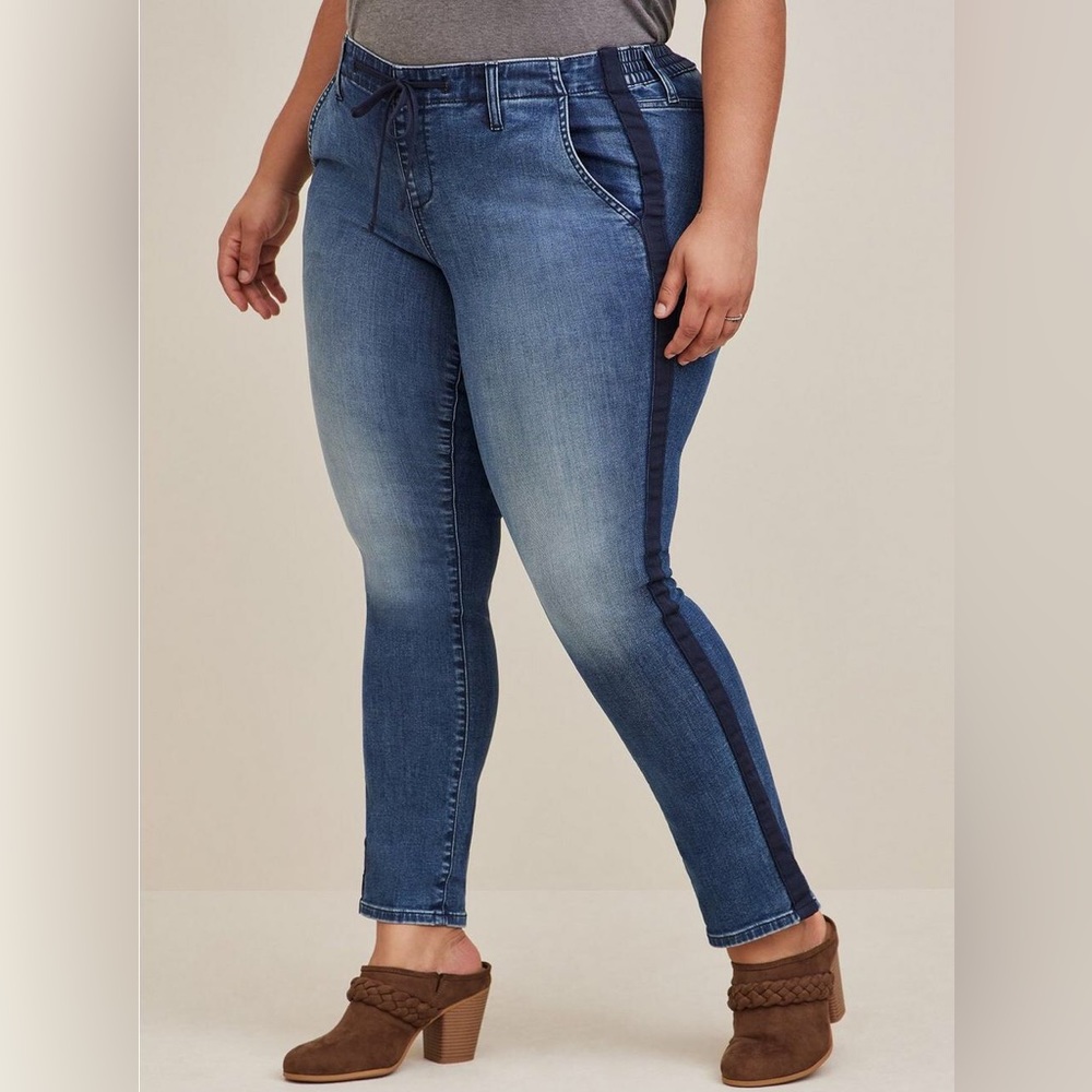 Torrid jean with navy side stripe